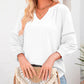 🔥🔥60 % Rabatt👚Damen-Casual-V-Ausschnitt-Shirt mit 3/4-Laternenärmeln, Falten, lockerer Hohlmuster-Bluse💃