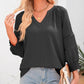 🔥🔥60 % Rabatt👚Damen-Casual-V-Ausschnitt-Shirt mit 3/4-Laternenärmeln, Falten, lockerer Hohlmuster-Bluse💃