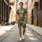 🔥 NUR SOLANGE DER VORRAT REICHT – 50% RABATT! 🎉 Herren Sportset mit Kunstdenim Print – Kurzarm T-Shirt + Cargo Shorts, elastischer Stoff für Fitness, Laufen & Alltag
